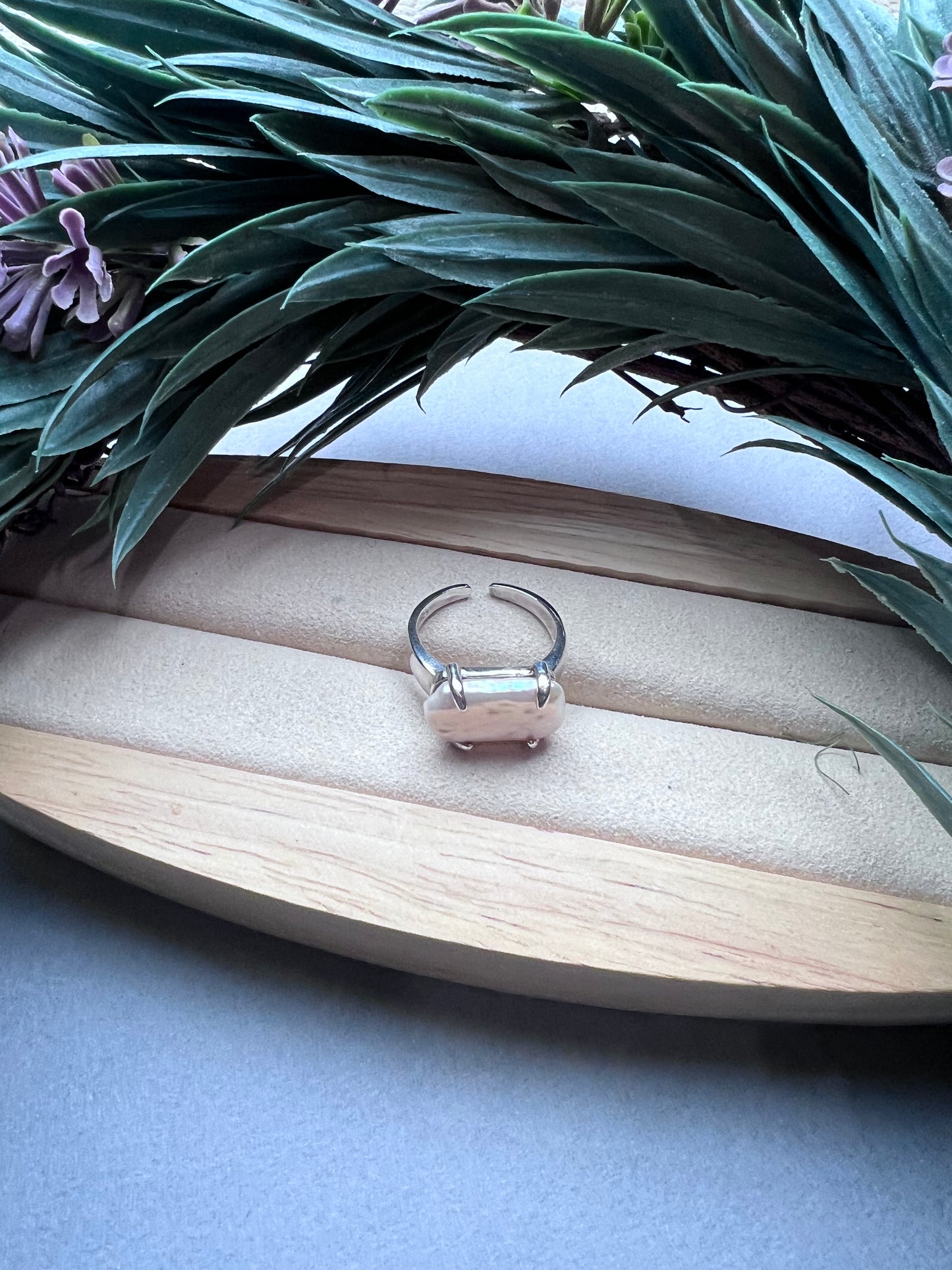 Ring mit Süßwasser-Barockperlen im Water Glow-Stil
